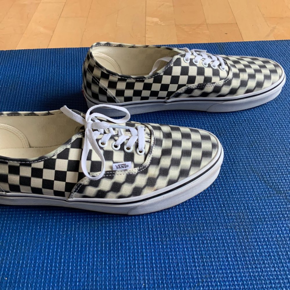 VANS - Picture 3 of 4
